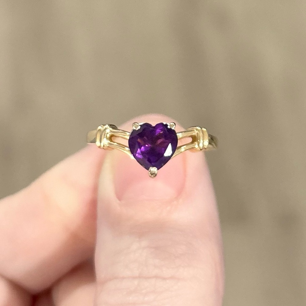 14K Amethyst heart cut deep dark purple solitaire vintage style yellow gold ring - Picture 7 of 12